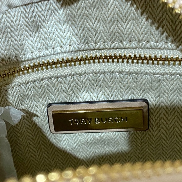 Authentic NWT Tory Burch Chevron Crossbody Camera Bag Kira Chevron Soft Leather - Picture 12 of 13